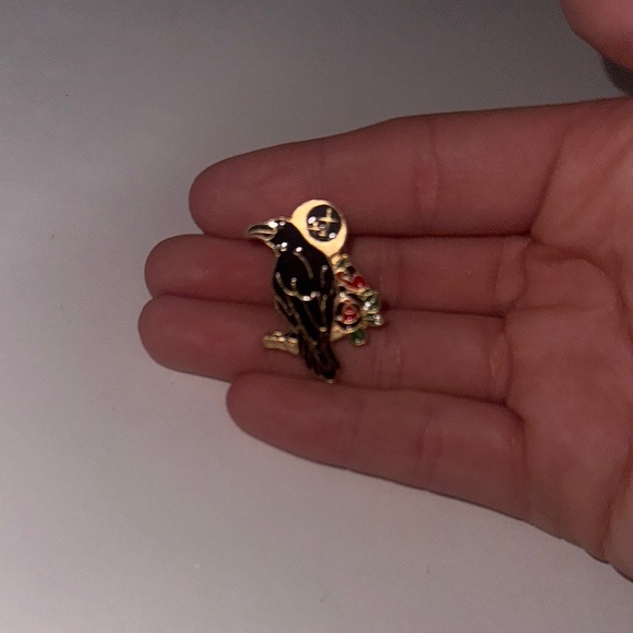 Black and Gold Bird Pin - Picture 3 of 5
